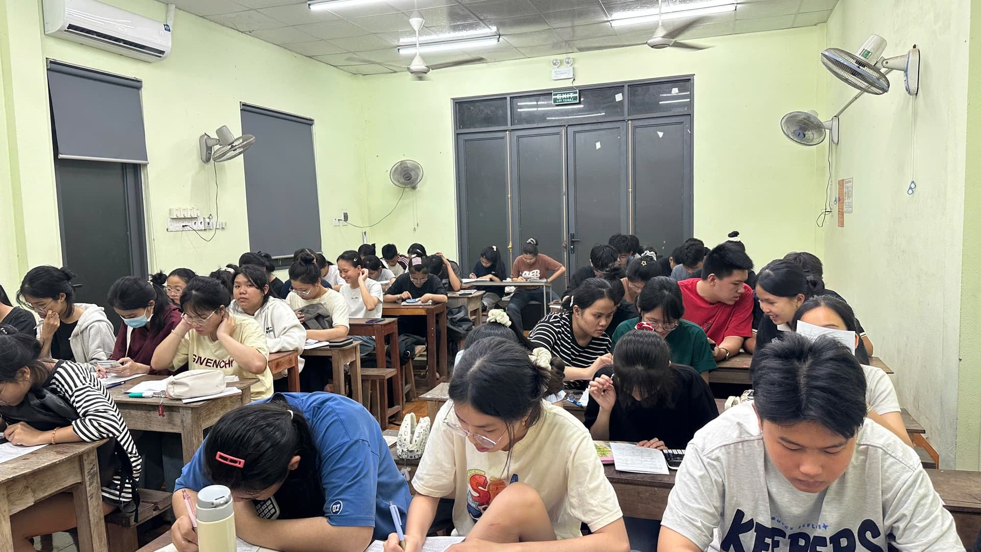 Tài Liệu & Đề Thi Phong Phú
